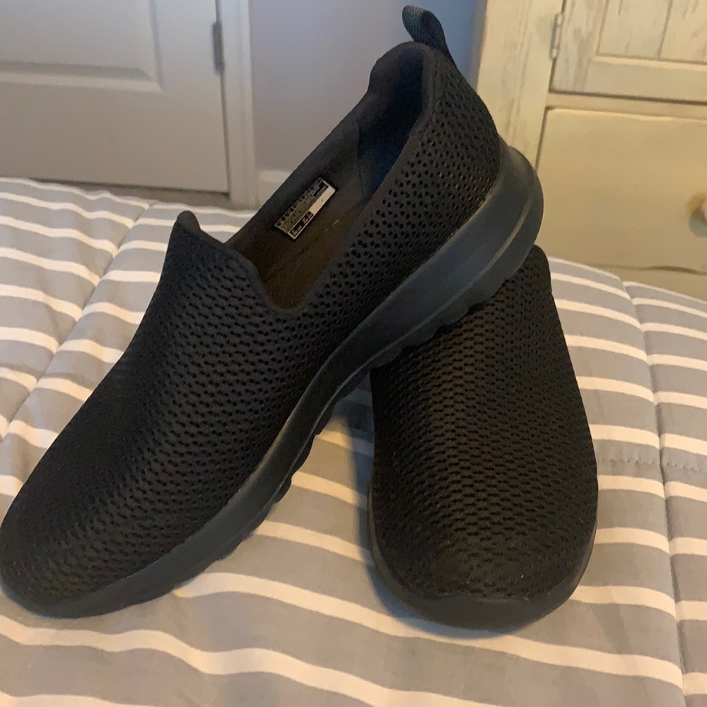 Sketchers Go Walk Max